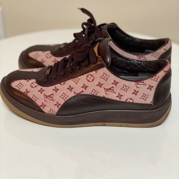 Authentic Louis Vuitton Monogram Sneakers Great Condition - Picture 3 of 11
